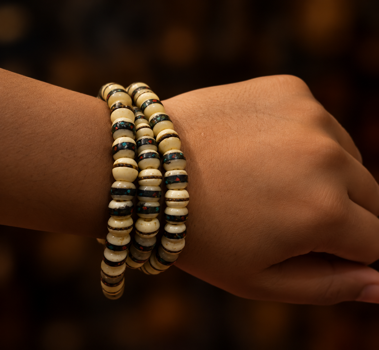 Mala tibetana in osso decorata con vernice turchese