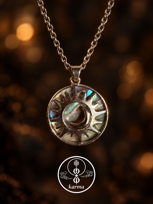 Collana Sole e Luna con Madreperla
Equilibrio, armonia e bellezza senza tempo.
