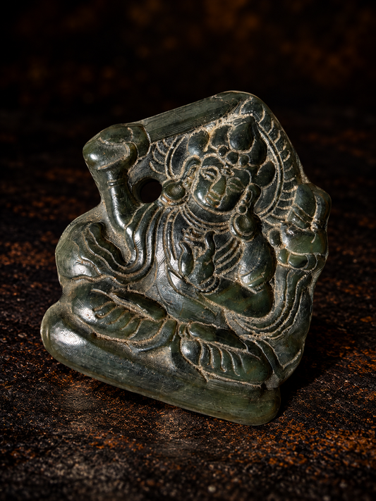 Ciondolo Sacro di Manjushri in Giada Naturale – Intagliato a Mano