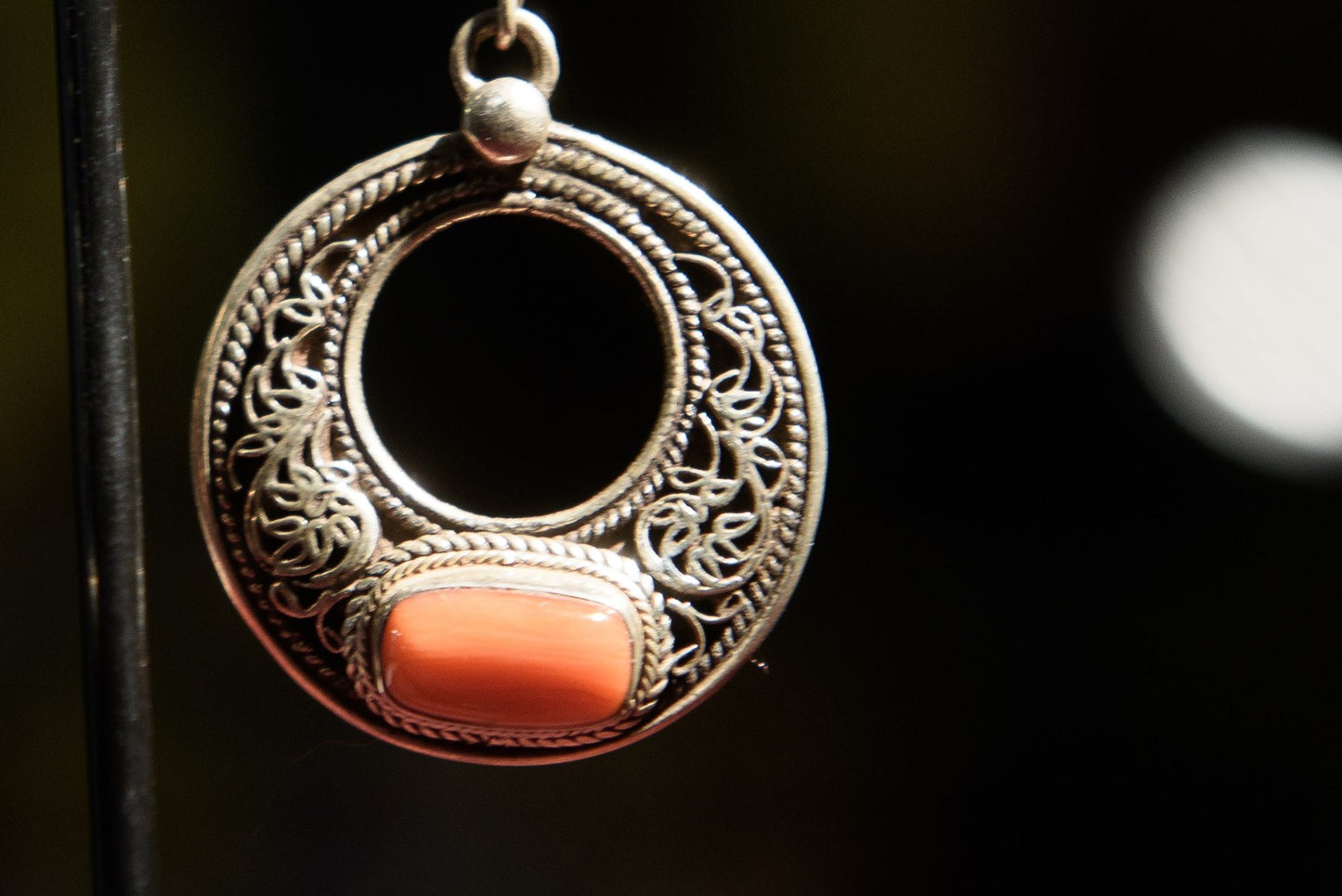 Orecchino Tibetano in Argento e Corallo