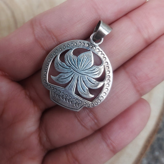 Ciondolo argento fior di loto