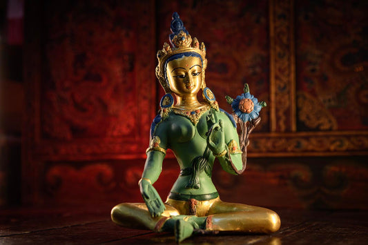 Green Tara (Tara Verde)— Statua Tibetana in Ottone e Bronzo Dipinta a Mano
