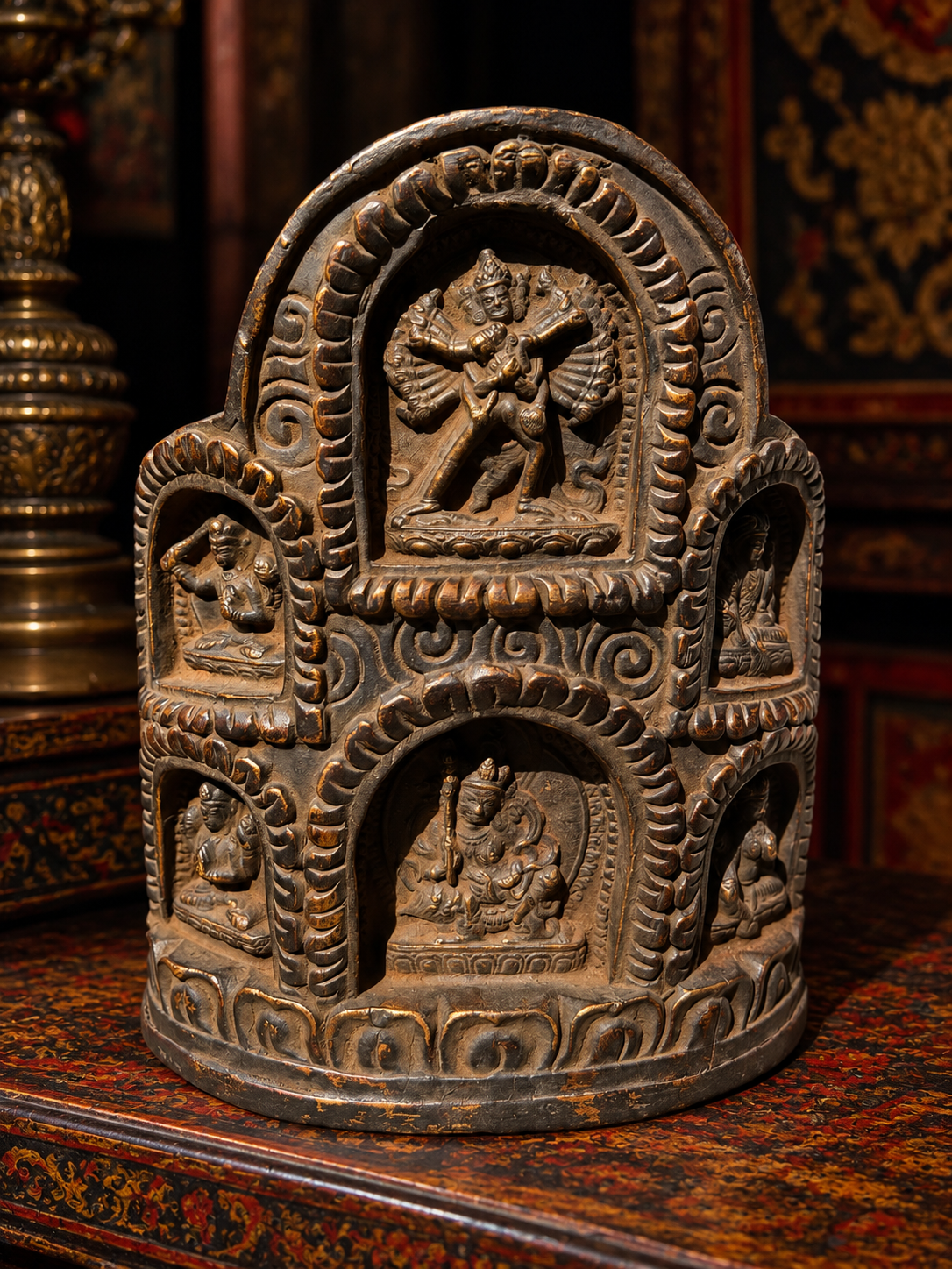 Antico Altare Buddhista  in Terracotta e Legno con Sei Divinità