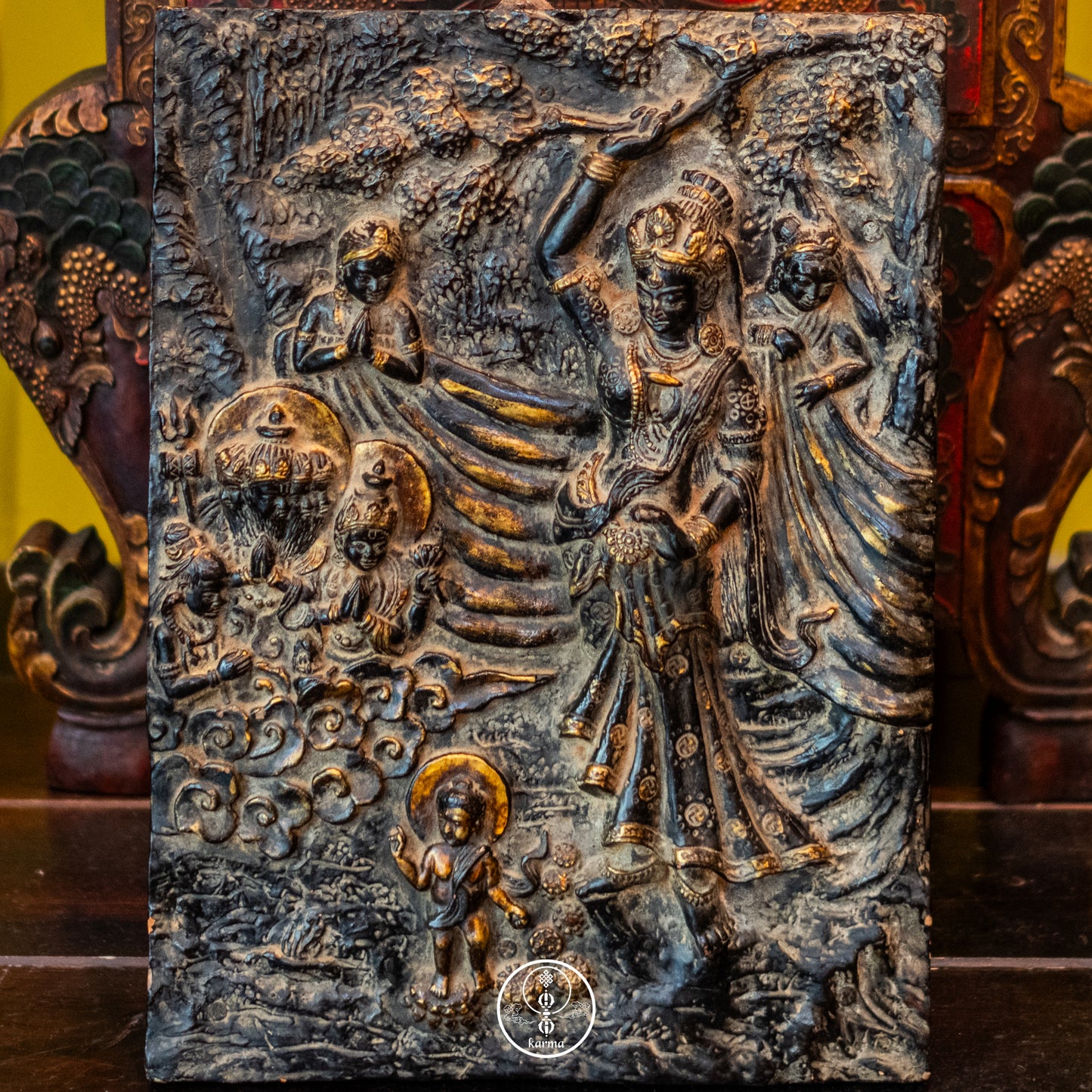 La Nascita del Buddha — Opera Nepalese in Terracotta e Legno, Interamente Realizzata a Mano