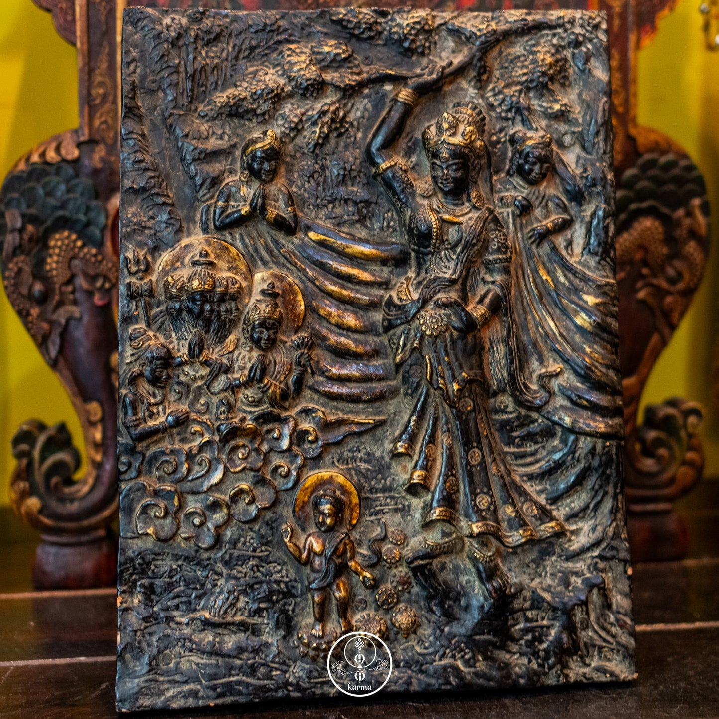 La Nascita del Buddha — Opera Nepalese in Terracotta e Legno, Interamente Realizzata a Mano