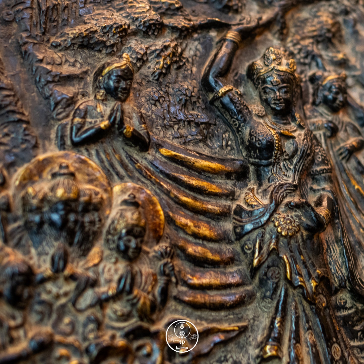 La Nascita del Buddha — Opera Nepalese in Terracotta e Legno, Interamente Realizzata a Mano