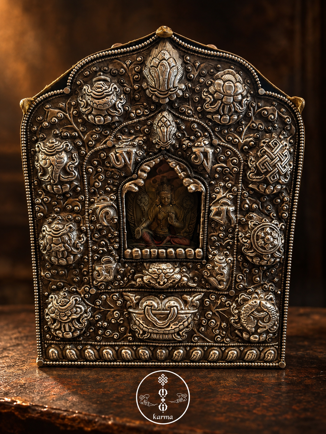 Ghaw Tibetano con Dea Tara – Santuario Sacro in Metallo Bianco