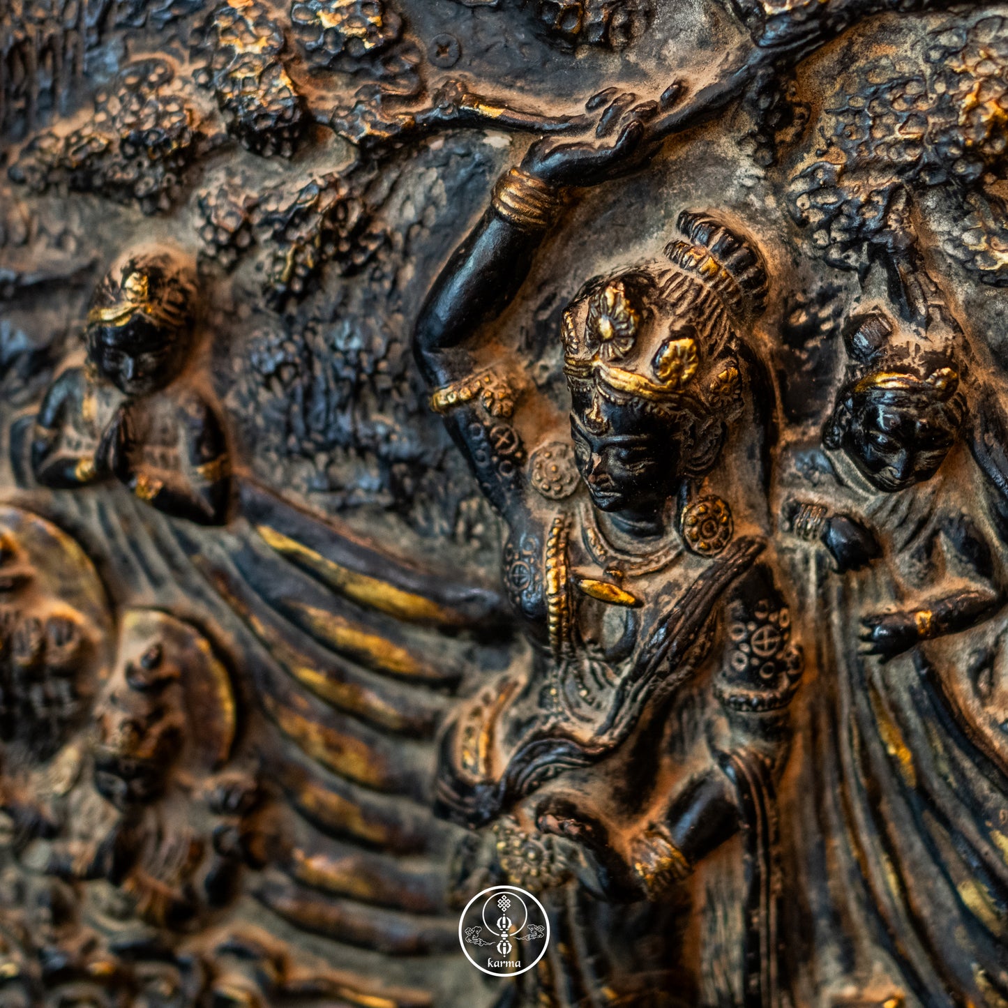 La Nascita del Buddha — Opera Nepalese in Terracotta e Legno, Interamente Realizzata a Mano