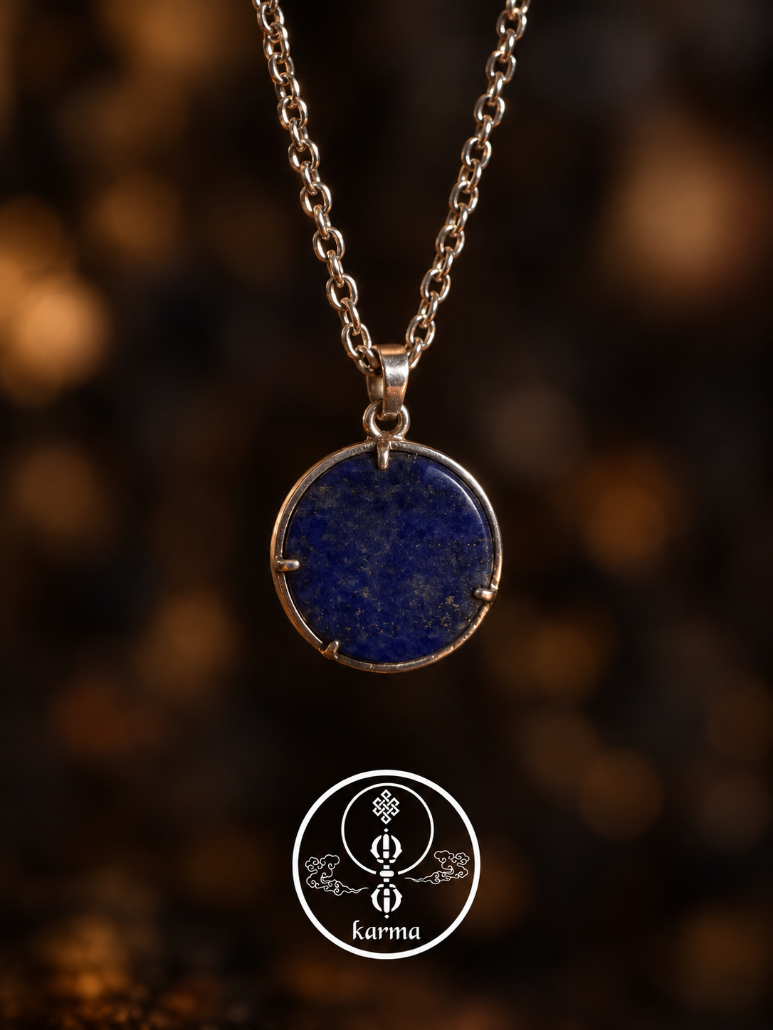 Collana con Lapislazzuli e Simbolo della Mano – I Cinque Elementi e l’Energia dei Chakra