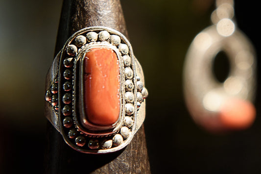 Anello Tibetano in Corallo Naturale e Argento